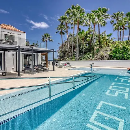 Modern With Elevator, Patio Kitchen, Loro Parque View & Heated Pool Apartment *