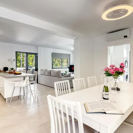 Modern With Elevator, Patio Kitchen, Loro Parque View & Heated Pool Apartment *